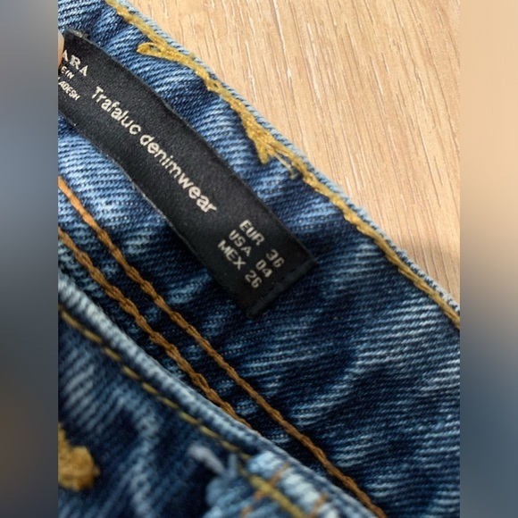 Zara Distressed Denim Jeans - Picture 3 of 4